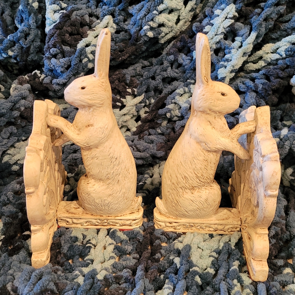 Charming Cream Rabbit Bookends. Cast Iron - Picture 2 of 6